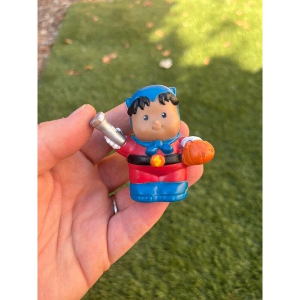 Fisher Price Little People Halloween Superhero Trick or Treat Figure 2002